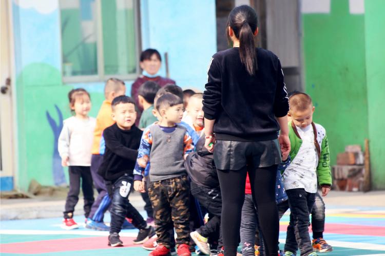 男女孩最新身高標準表 你家孩子達標了嗎？