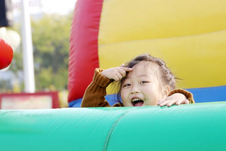 美媒：曬娃，你問過娃的意見嗎？