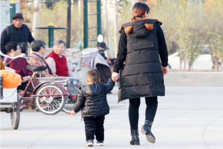 從幼兒園回家路上，只問孩子四個(gè)問題就行了