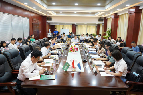 ?？谑小鞍偃沾笳猩獭奔翱偛科髽I(yè)調(diào)研會(huì)議走進(jìn)國(guó)健 助力高培成為國(guó)際奶粉品牌