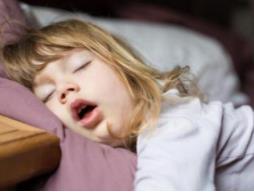 寶寶睡覺打呼或是病 缺氧影響全身