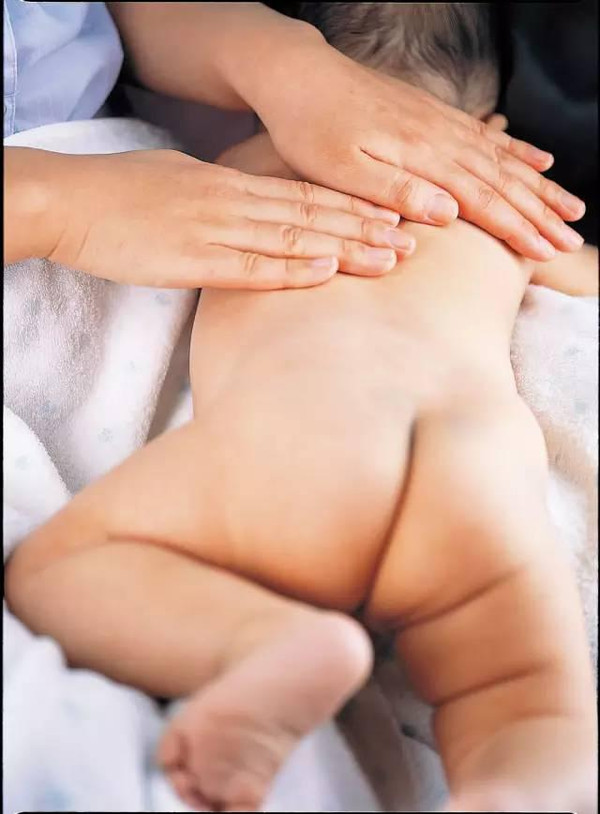 新生兒一月內(nèi)怎么護(hù)理