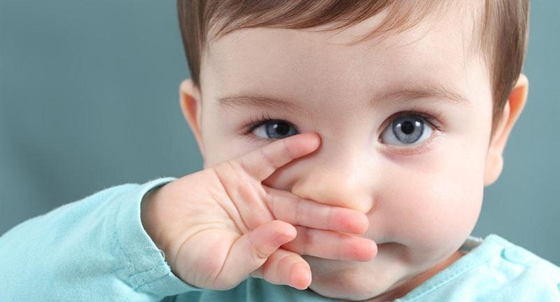 寶寶經(jīng)常揉眼可能是過敏性鼻炎所導(dǎo)致