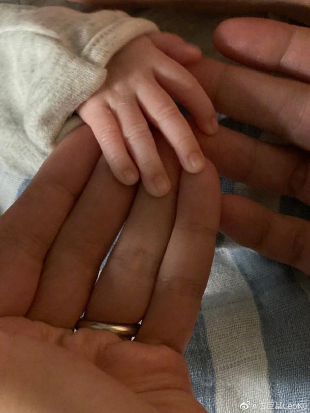 古巨基曬嬰兒照片宣布當爸 妻子52歲高齡產(chǎn)子