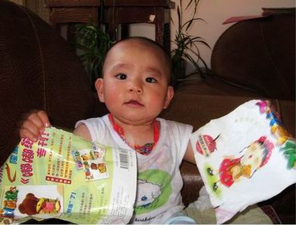 并非調(diào)皮 寶寶撕書是認(rèn)識(shí)書的第一步