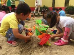 春暖花開 給寶寶做‘臟小孩’的機會