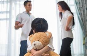 成年人的爭吵不管誰贏了 輸?shù)舻亩际呛⒆?/>
      <div   id=