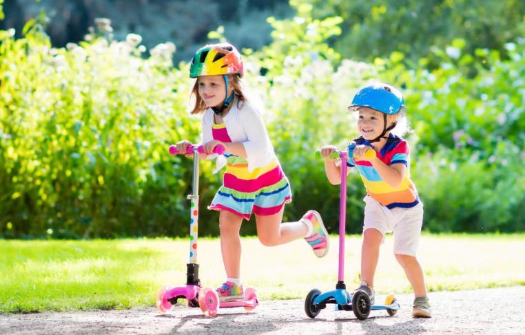 跟著親貝網(wǎng)一起來(lái)盤(pán)點(diǎn)兒童滑板車的利弊