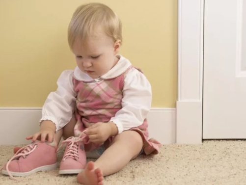 給孩子買(mǎi)鞋，千萬(wàn)別陷入這4大誤區(qū)！真會(huì)害了孩子！