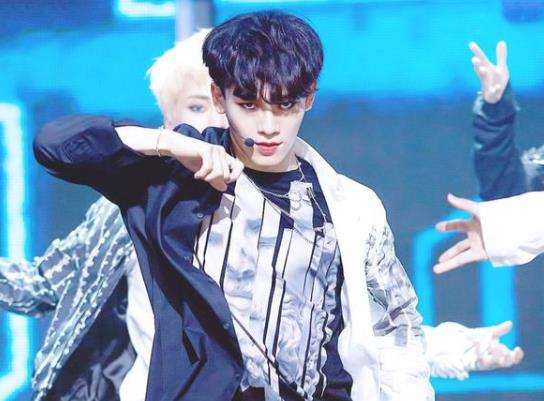 EXO金鐘大妻子產(chǎn)女當(dāng)爸引粉絲不滿 勸其退團(tuán)祝福未滿