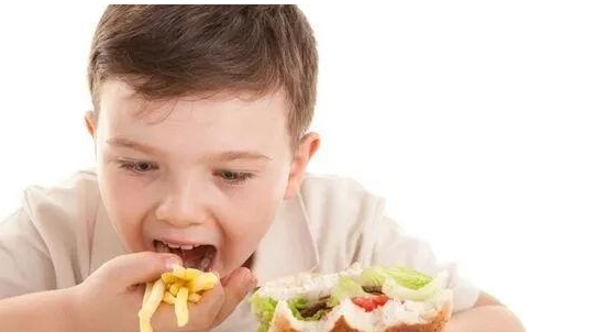 孩子吃得太飽也會(huì)長(zhǎng)不高