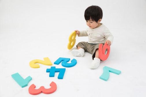 幾歲開(kāi)始教寶寶識(shí)字最好？才不會(huì)錯(cuò)過(guò)最佳智力發(fā)育期