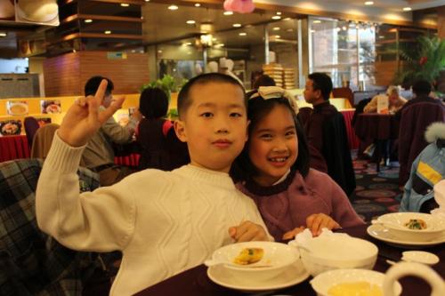 應(yīng)酬場合上不適合把孩子托付給這三種人