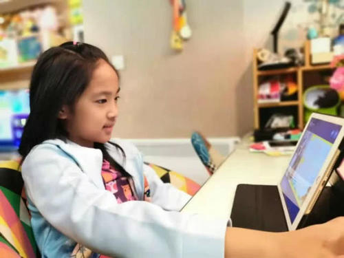 孩子上網(wǎng)課總坐不住 有可能是多動癥嗎？