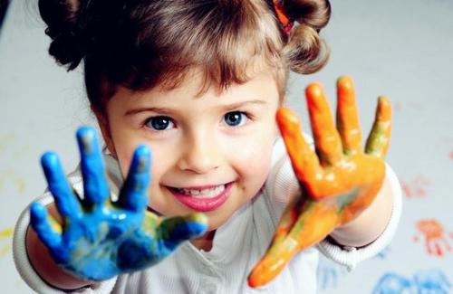 寶寶沒(méi)有自信怎么辦？ 孩子的自信需要分階段培養(yǎng)