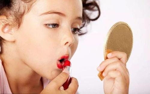 孩子開始有自我意識了 女兒太臭美我要怎么辦？