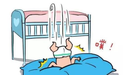 你的寶寶墜床過(guò)嗎?做好防護(hù)措施預(yù)防孩子墜床