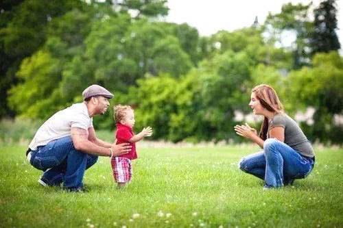 你家寶寶走路晚 可能是因?yàn)檫@3個(gè)養(yǎng)育誤區(qū)