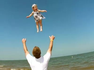 快停下！你家的寶爸有沒(méi)有給孩子做這項(xiàng)親子活動(dòng)？