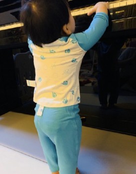 寶寶愛出汗，夜哭睡不好怎么辦？換一件排汗內(nèi)衣試試