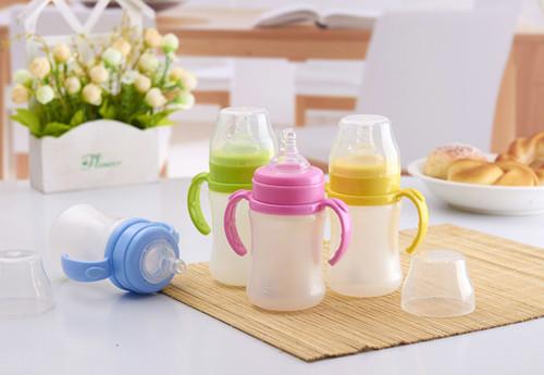 你是這樣給孩子洗奶瓶的嗎？千萬別這樣做了！