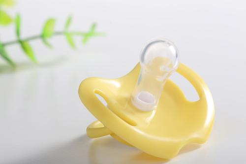 安撫奶嘴究竟利大于弊，還是弊大于利？