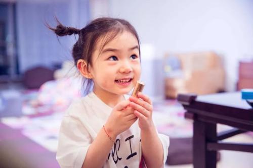 親貝觀察丨為什么明星的女兒，往往長(zhǎng)大都好看了？