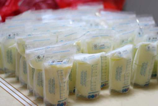 母乳吃不完的話，可以怎么處理？