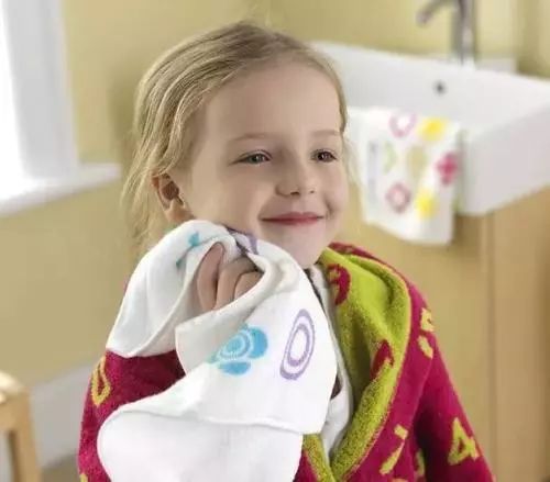 每次給孩子洗臉太頭疼 為什么孩子會抵觸？