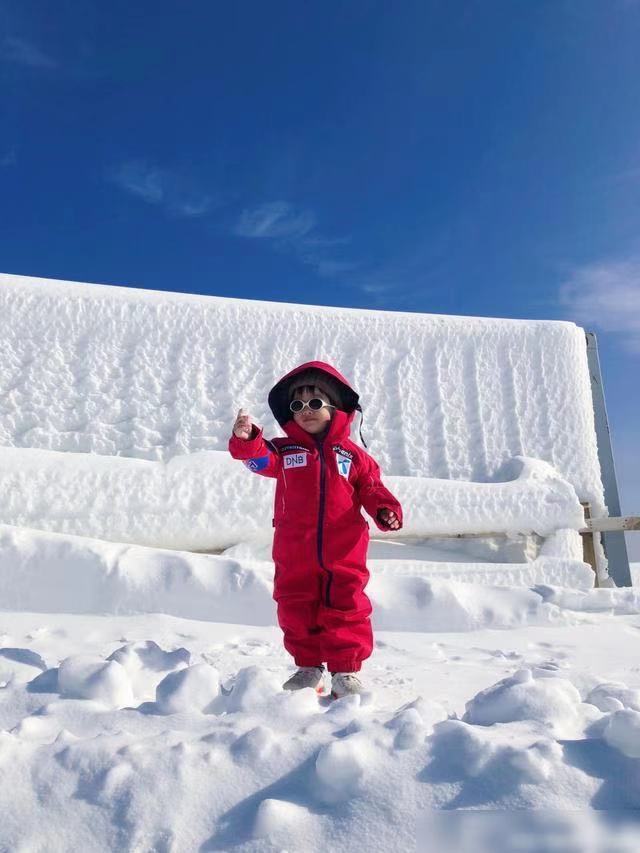 麥迪娜發(fā)文曬全家滑雪照 滑雪需要注意這些安全要點(diǎn)
