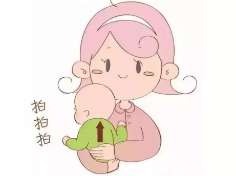 親貝網(wǎng)小編推薦3種拍嗝姿勢，新手寶媽一定要學(xué)會