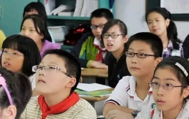 2歲半女孩近視眼900度，保護孩子視力刻不容緩