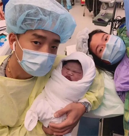 “暴躁寶寶”在網(wǎng)上走紅，一臉生氣的小模樣笑噴無(wú)數(shù)網(wǎng)友