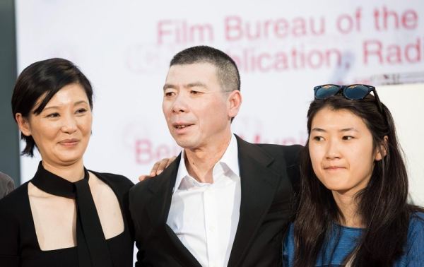 同是明星兔唇女兒，李嫣和馮思羽性格為何卻如此不同？