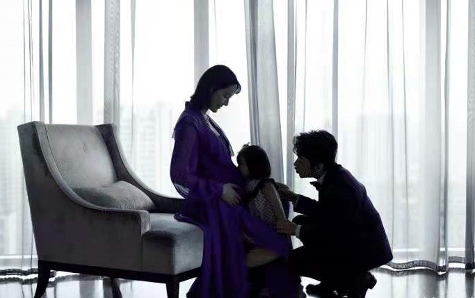 王祖藍(lán)發(fā)文暗示妻子分娩在即，但2年生倆真沒問題？