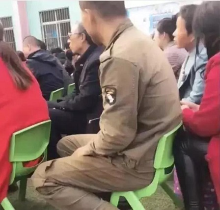 “我爸爸媽媽又不偷不搶，有什么好嫌棄的”，兒子的話讓父母感動