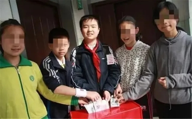 “五道杠少年”與“不屑弟”互換人生，凸顯家庭教育的重要性