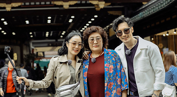 高齡生娃很easy？看看鐘麗緹再說(shuō)