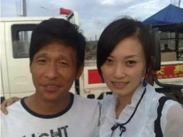 完美避開(kāi)爸爸的長(zhǎng)相，網(wǎng)友：有種“福氣”叫宋小寶家龍鳳胎