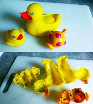 寶寶牙膠里散發(fā)異味，寶媽打開后驚呆了