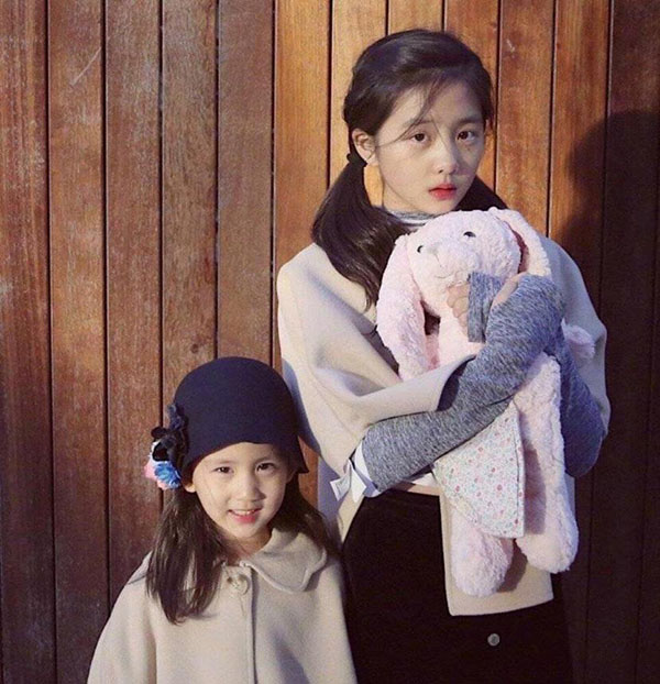 黃多多長(zhǎng)得有多像媽媽？看看她分享的社交動(dòng)態(tài)就知道