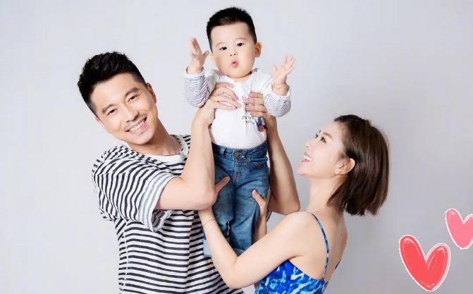 李小萌自曝老公王雷幫自己狠心斷奶，寶媽斷奶需要注意這兩個(gè)方面