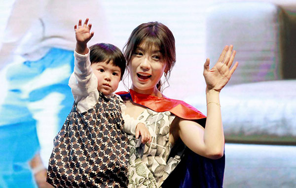 賈靜雯女兒竟然弱視600度！弱視的矯正方法你了解嗎？