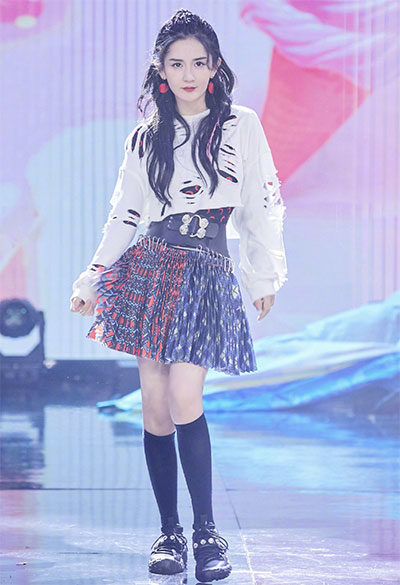 40歲謝娜二胎產(chǎn)女，網(wǎng)友：張杰的小情人都來報(bào)道