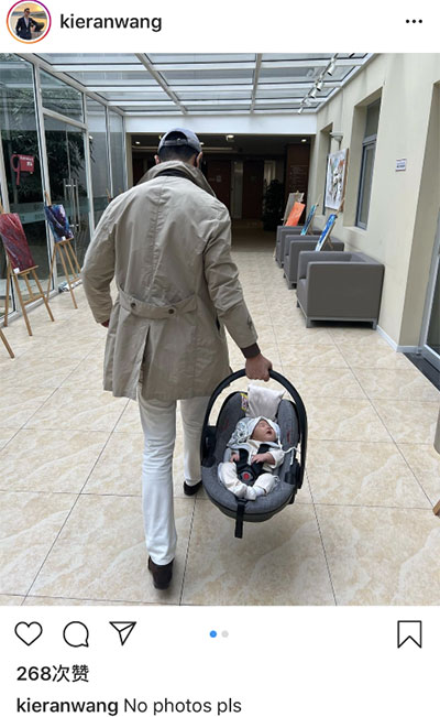 朱珠老公曬滿月女兒，小公主酣睡模樣軟萌可愛