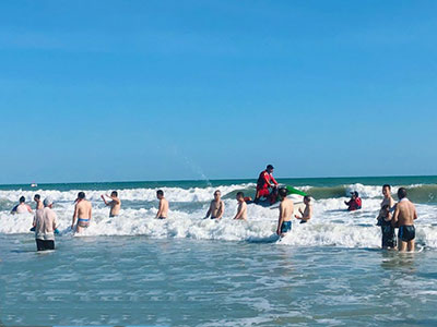 寧波9歲女童下海玩耍，不慎被海浪卷走