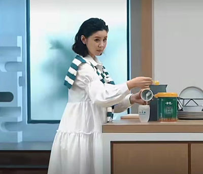 李小萌挺孕肚拍廣告，被贊娛樂圈最真實(shí)孕媽！