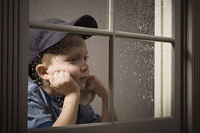 活潑愛(ài)動(dòng)的孩子，為什么上了幼兒園后越來(lái)越內(nèi)向？