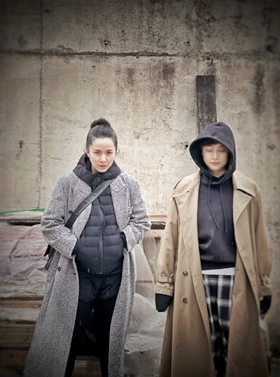 靳東老婆近照曝光，皮膚白皙白發(fā)搶鏡