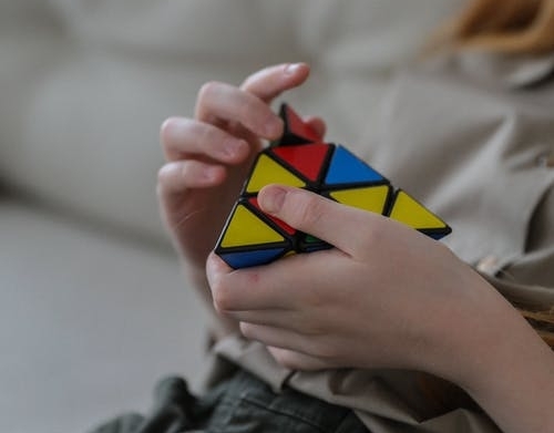 推薦4個(gè)適合小孩子玩的小游戲，益智又能鍛煉思維能力